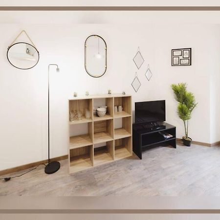 Charmant Deux Pieces Dans Le Vieux モンリュソン エクステリア 写真
